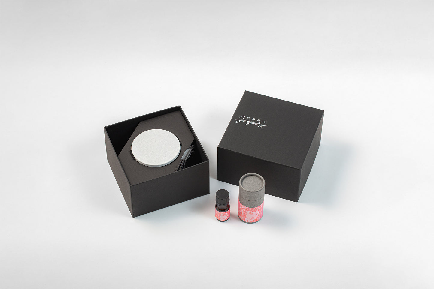 【精油セット】AROMA DIFFUSER "JUNJI ITO EDITION" × 富江の誘惑 ブレンドエッセンシャルオイル